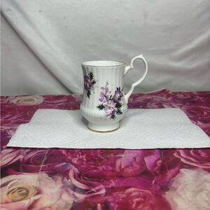 Royal Windsor fine bone tea cup
